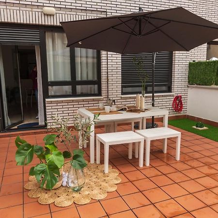 Apartamento a estrenar en ubicación inmejorable , con terraza y parking incluido Oviedo Exterior foto