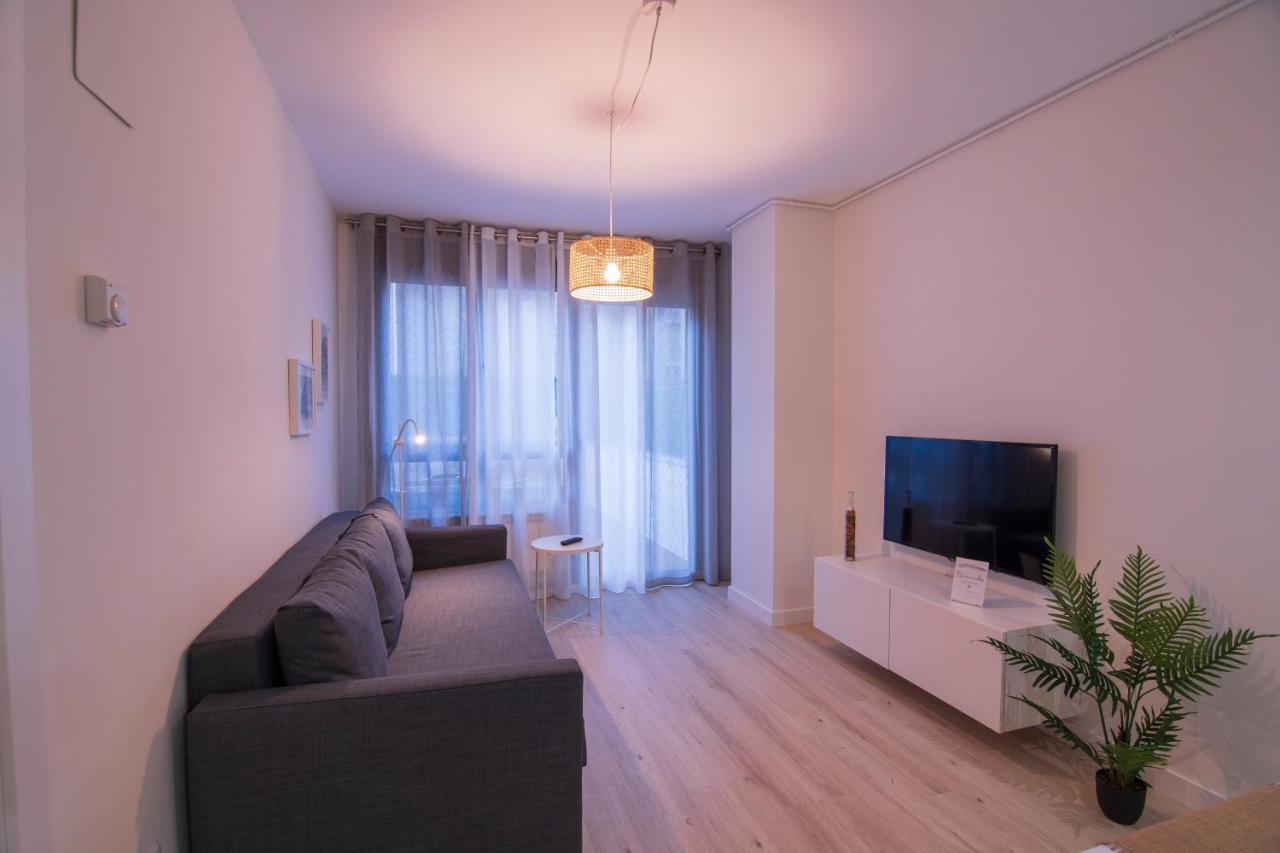 Apartamento a estrenar en ubicación inmejorable , con terraza y parking incluido Oviedo Exterior foto